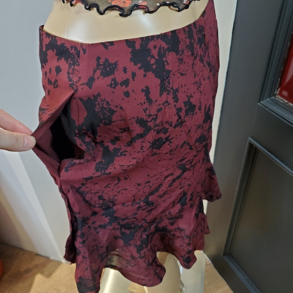 Banana Republic Dark Red Tie Dye Skirt - Picture 4 of 6